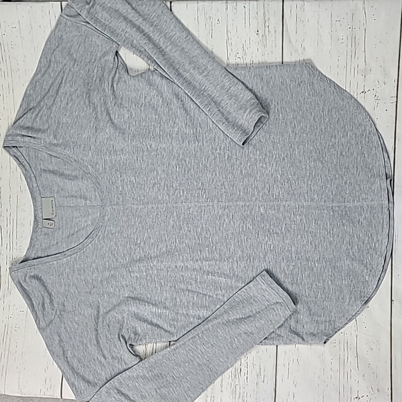 Athleta Gray Scoop Neck Long Sleeve Long Top Size Medium - Picture 1 of 8